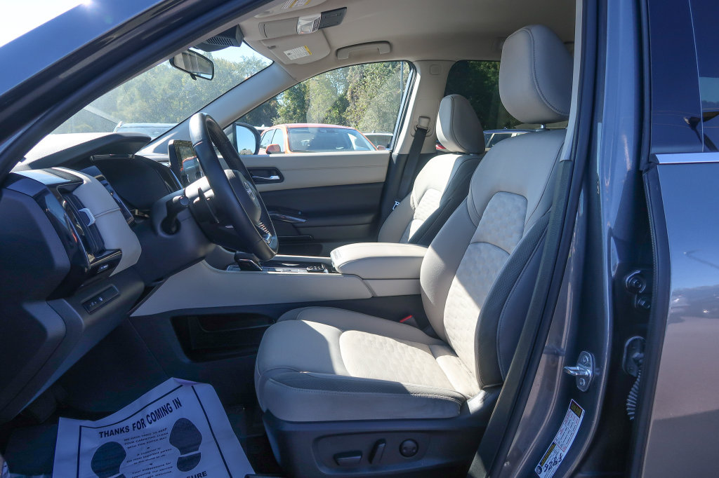 Used 2022 Nissan Pathfinder SV AWD/4WD image 25