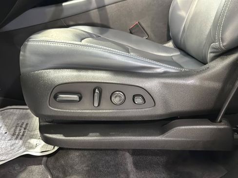 Used 2020 Buick Enclave Premium w/ Surround and Sites Package AWD/4WD image 36
