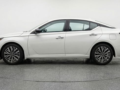 Used 2025 Nissan Altima 2.5 SV image 5
