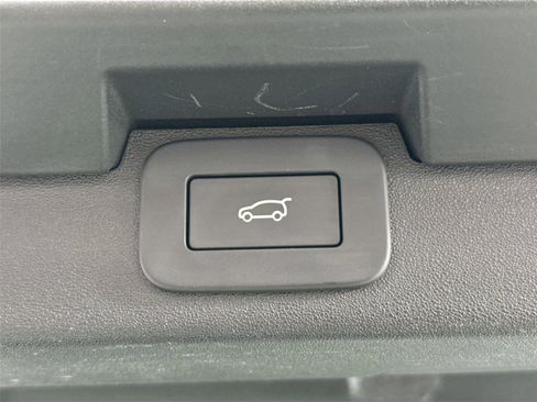 Used 2024 Land Rover Discovery S AWD/4WD image 43