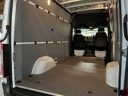 Used 2025 Mercedes-Benz Sprinter 2500 image 19