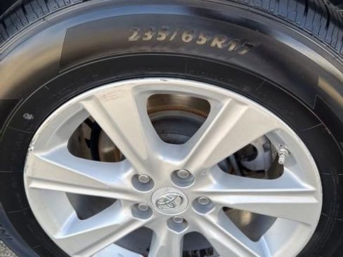 Used 2011 Toyota Highlander 2WD image 22