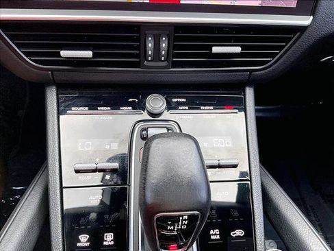 Used 2021 Porsche Cayenne Coupe image 24