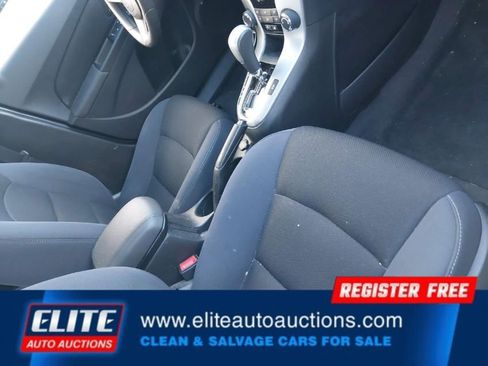Used 2016 Chevrolet Cruze LT image 9