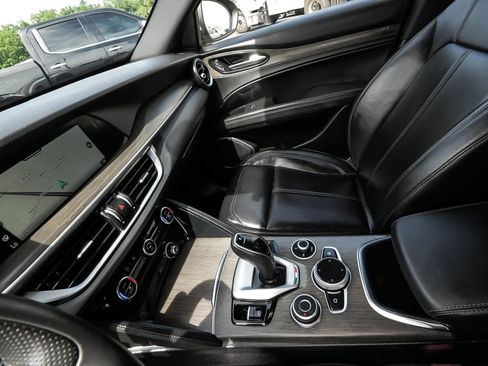 Used 2023 Alfa Romeo Stelvio Ti AWD/4WD image 33