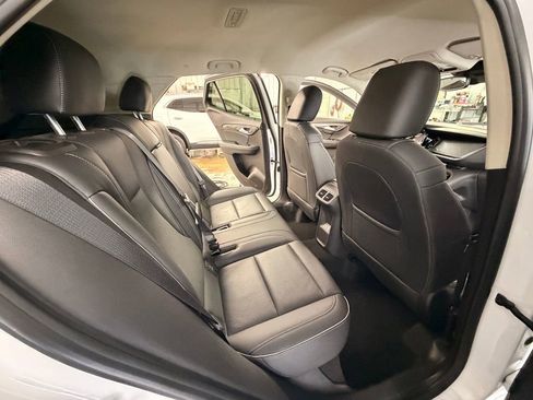 Used 2023 Buick Envision Essence image 28