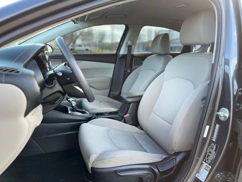 Used 2019 Kia Forte LXS image 10