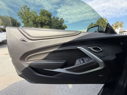 Used 2016 Chevrolet Camaro SS RWD image 21
