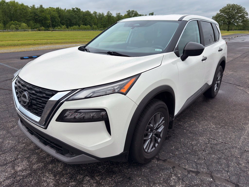 Used 2023 Nissan Rogue S AWD/4WD image 16