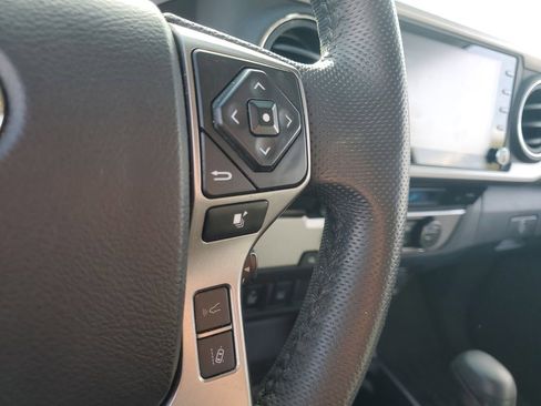 Used 2022 Toyota Tacoma SR5 w/ Technology Package image 18