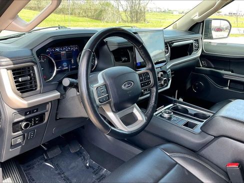 Used 2024 Ford Expedition XLT image 14