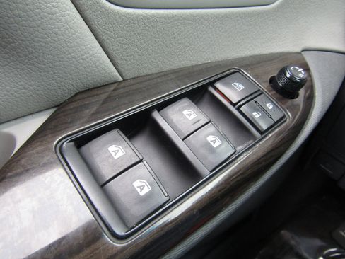 Used 2015 Toyota Sienna XLE w/ XLE Navigation Package image 34