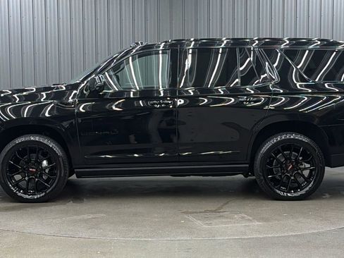 Used 2026 GMC Yukon Denali w/ Sun & Power Step Package AWD/4WD image 2