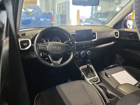 Used 2022 Hyundai Venue Limited FWD image 8