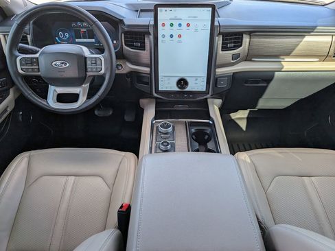 Used 2024 Ford Expedition Limited AWD/4WD image 9