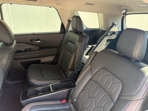 Used 2026 Nissan Pathfinder Platinum AWD/4WD image 18
