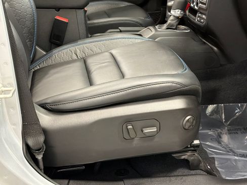 Used 2024 Jeep Wrangler High Altitude AWD/4WD image 13
