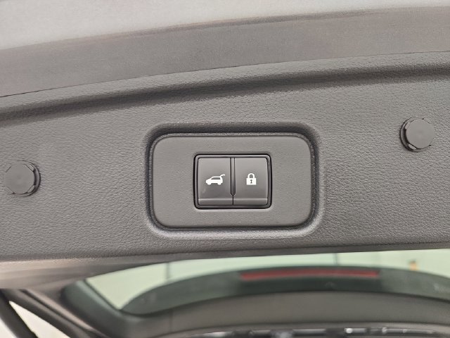 Used 2025 Nissan Pathfinder SV AWD/4WD image 18