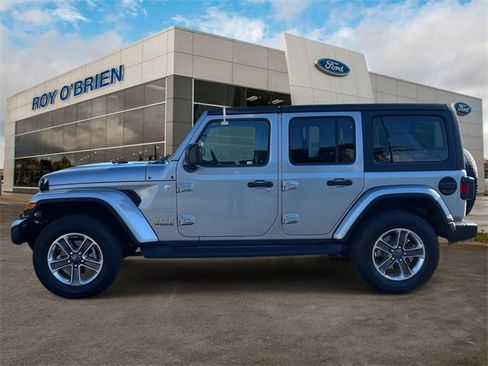 Used 2018 Jeep Wrangler Unlimited Sahara image 2