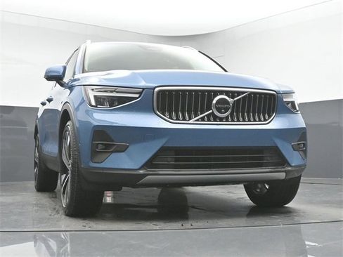 Used 2023 Volvo XC40 B5 Ultimate w/ Protection Package Premier image 43
