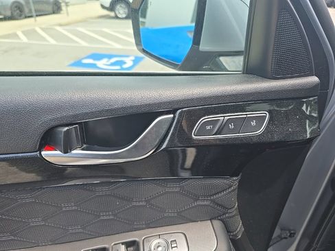 Used 2020 Hyundai Palisade Limited FWD image 12