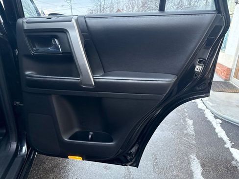 Used 2016 Toyota 4Runner SR5 image 19