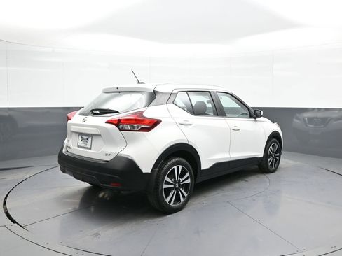 Used 2018 Nissan Kicks SV image 6