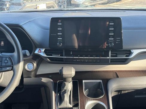 Used 2024 Toyota Sienna LE image 22