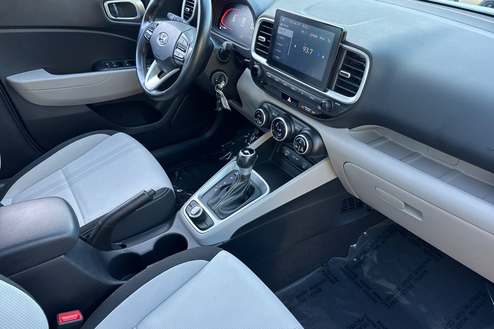 Used 2023 Hyundai Venue SEL FWD image 32