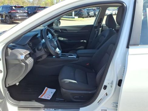 New 2026 Nissan Altima 2.5 SV image 6