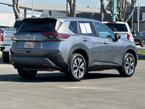 Used 2023 Nissan Rogue SV FWD image 3