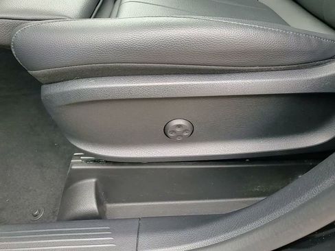 Used 2023 Mercedes-Benz GLB 250 4MATIC image 25