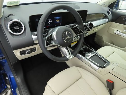 New 2026 Mercedes-Benz GLB 250 image 9