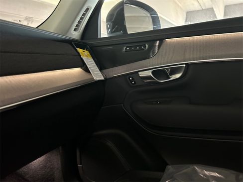New 2026 Volvo XC90 B6 Ultra w/ Protection Package Premier image 19