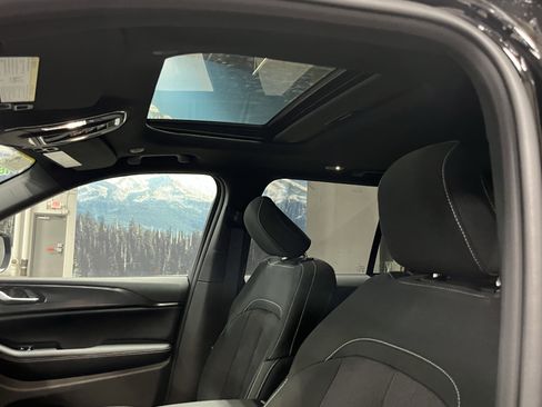 New 2026 Jeep Grand Cherokee Laredo X AWD/4WD image 17