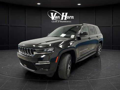 Used 2025 Jeep Grand Cherokee Limited AWD/4WD image 3