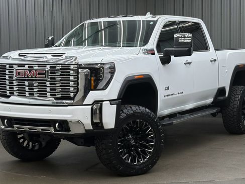 Used 2025 GMC Sierra 3500 Denali w/ Denali Reserve Package image 1