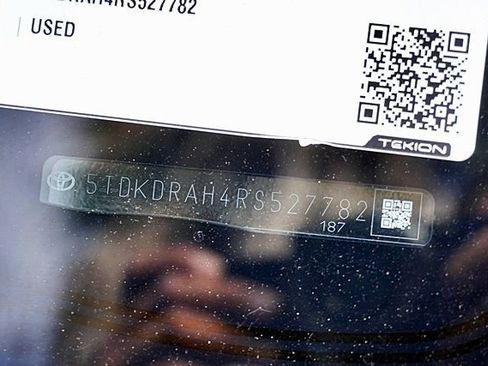 Used 2024 Toyota Highlander LE image 36