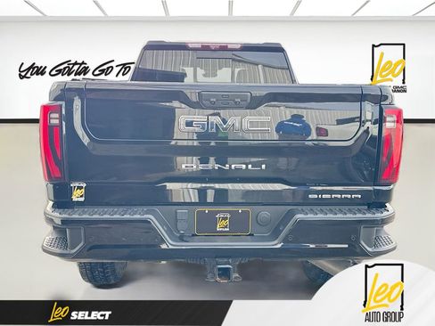 Used 2024 GMC Sierra 2500 Denali Ultimate image 6