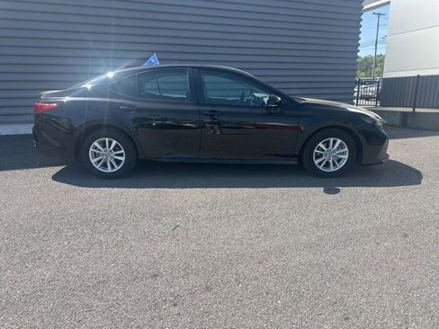 Used 2025 Toyota Camry LE FWD image 4