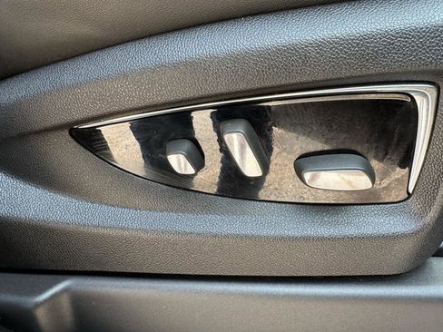 Used 2015 Cadillac Escalade Premium image 37