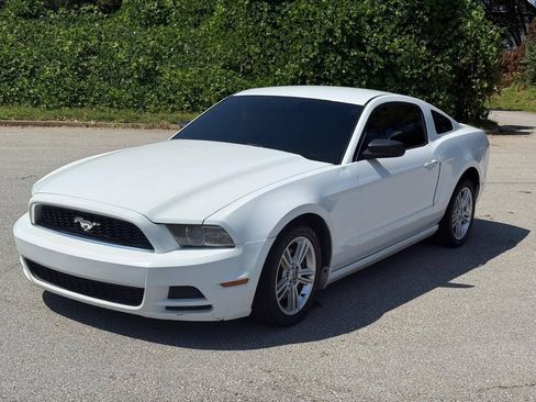 Used 2014 Ford Mustang Coupe RWD image 2