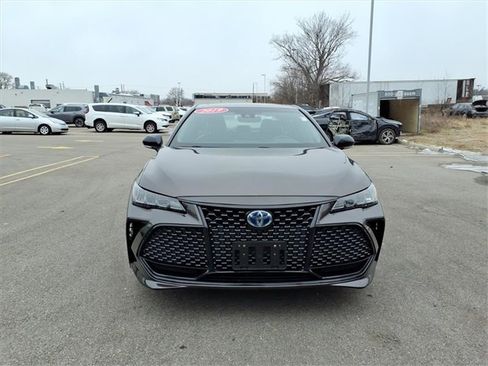 Certified 2019 Toyota Avalon XSE image 2
