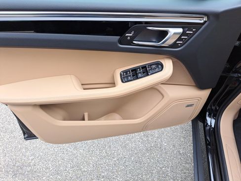 New 2026 Porsche Macan image 24