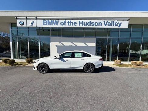 New 2026 BMW i5 eDrive40 w/ M Sport Package image 1