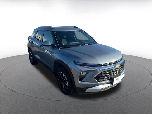 Used 2025 Chevrolet TrailBlazer LT image 3