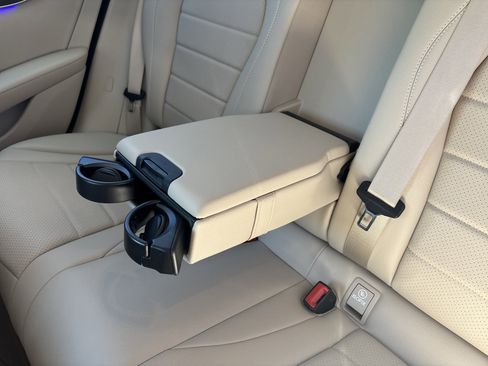 Used 2022 Mercedes-Benz GLC 300 4MATIC image 23