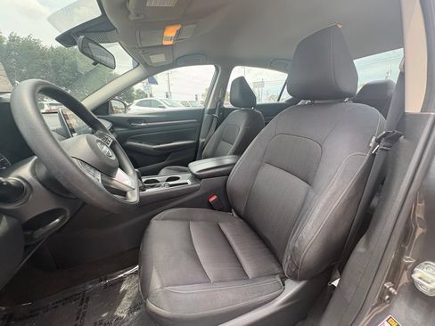 Used 2022 Nissan Altima 2.5 SV FWD image 11