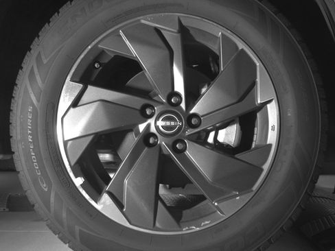 Used 2025 Nissan Rogue SV FWD image 13