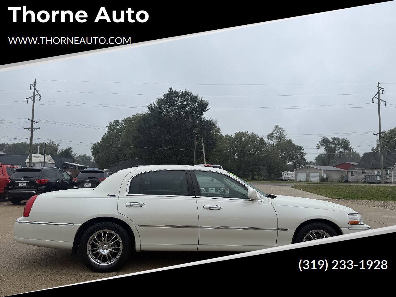 Used 2005 Lincoln Town Car Signature Limited RWD image 1